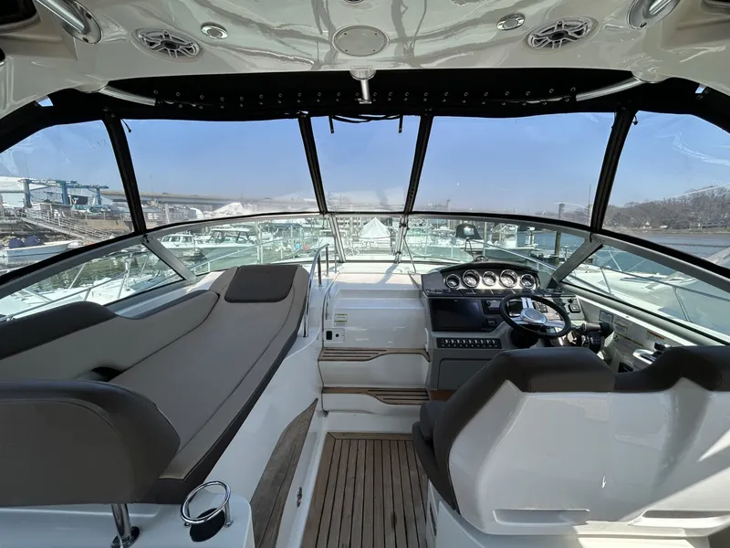 Slide: The Image of Sea Ray 350 Sundancer 2014 - 4