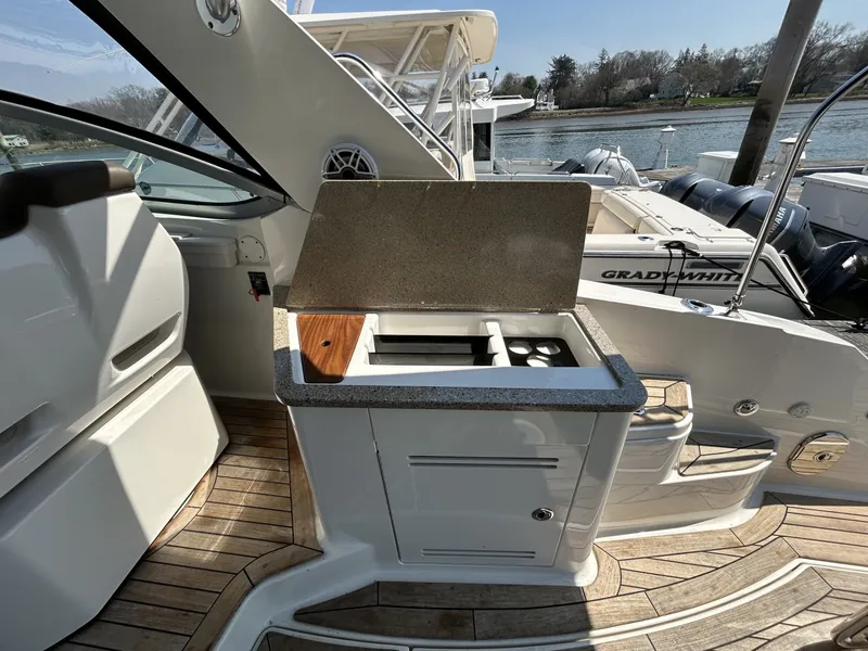 Slide: The Image of Sea Ray 350 Sundancer 2014 - 5