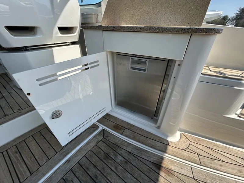 Slide: The Image of Sea Ray 350 Sundancer 2014 - 6