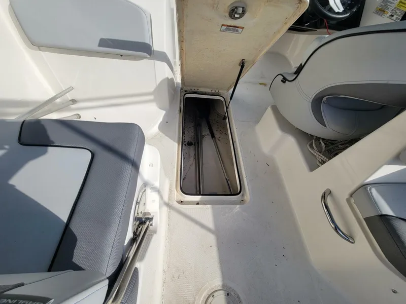 Slide: The Image of Bayliner VR6 OB 2023 - 21