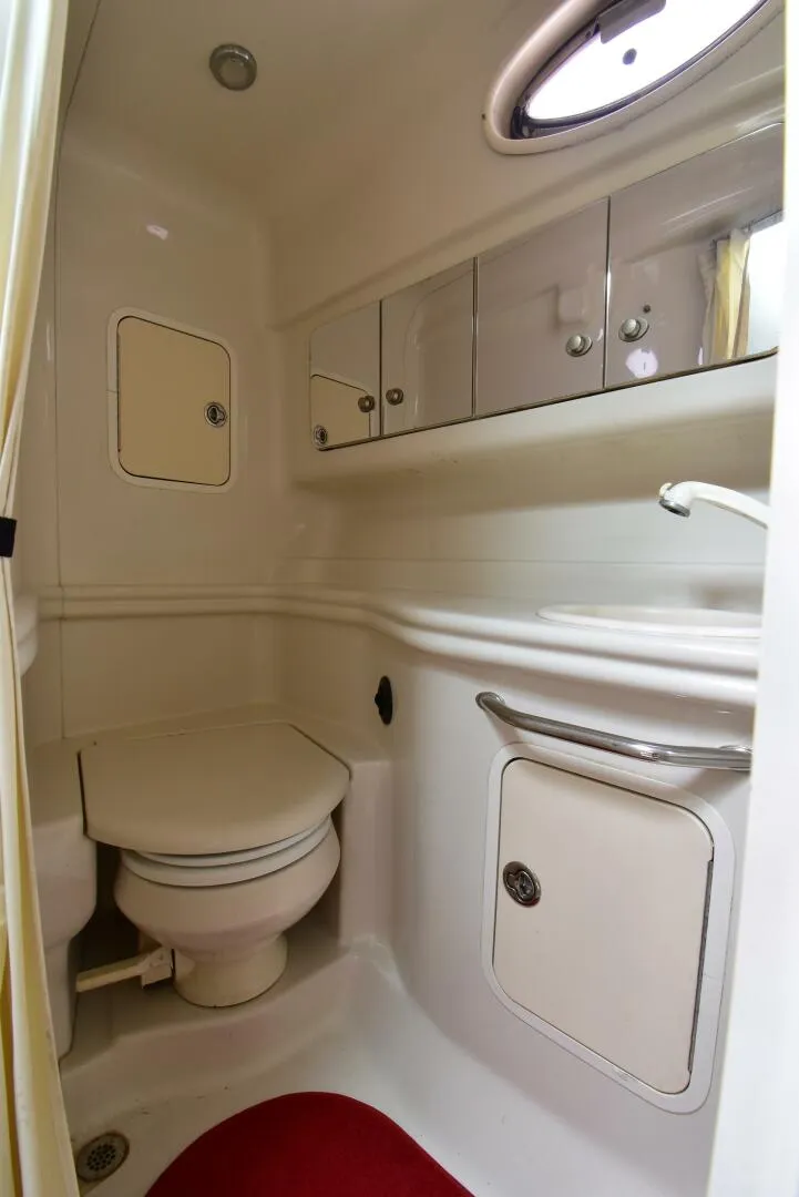 Slide: The Image of Sea Ray 320 Sundancer 2006 - 23