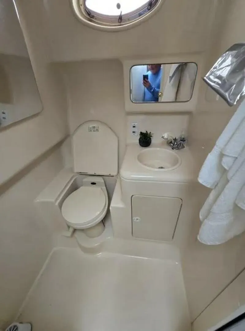 Slide: The Image of Sea Ray 330 Express 1998 - 12