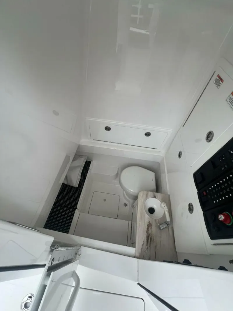 Slide: The Image of Valhalla Boatworks V-33 2023 - 30