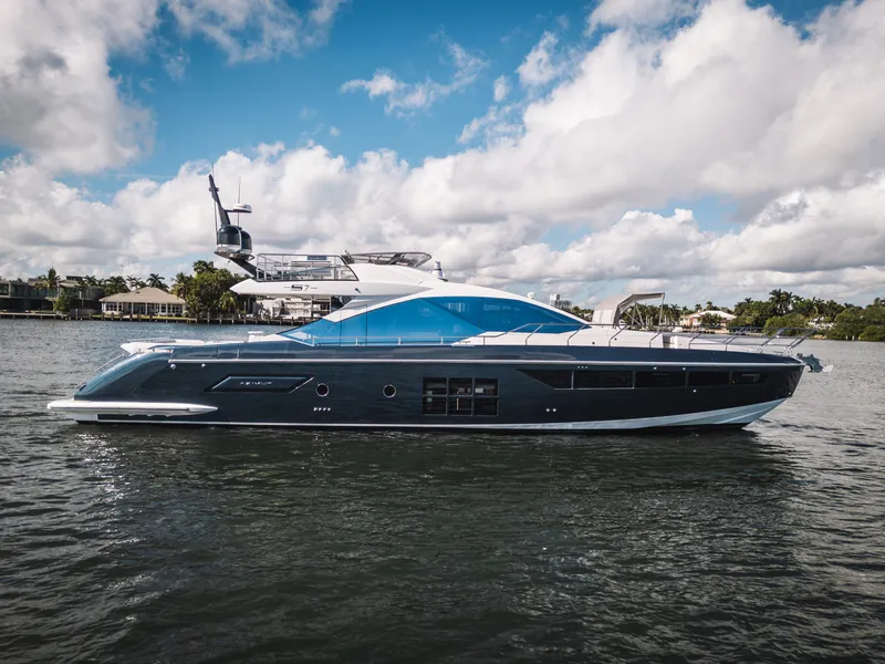 Slide: The Image of Azimut S7 2022 - 11