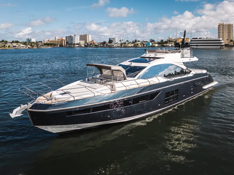 Slide: The Image of Azimut S7 2022 - 2