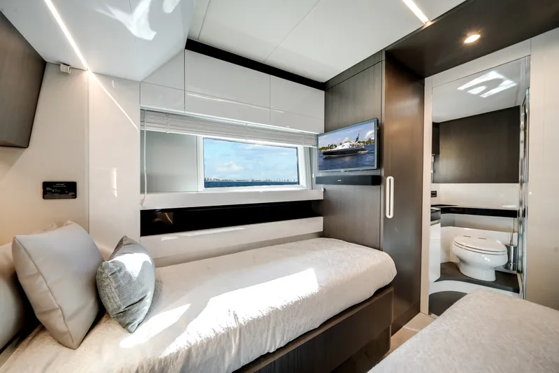 Slide: The Image of Azimut S7 2022 - 23