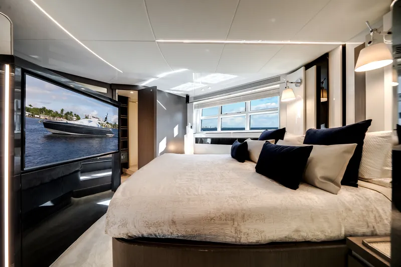Slide: The Image of Azimut S7 2022 - 27