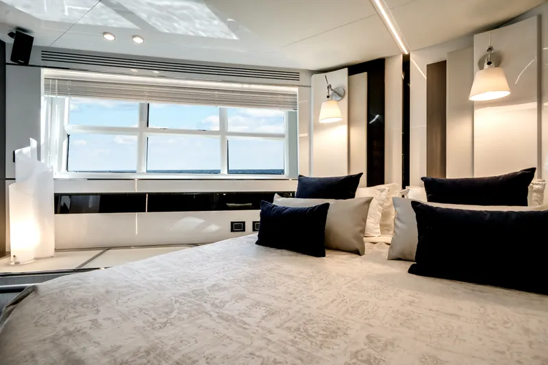 Slide: The Image of Azimut S7 2022 - 29