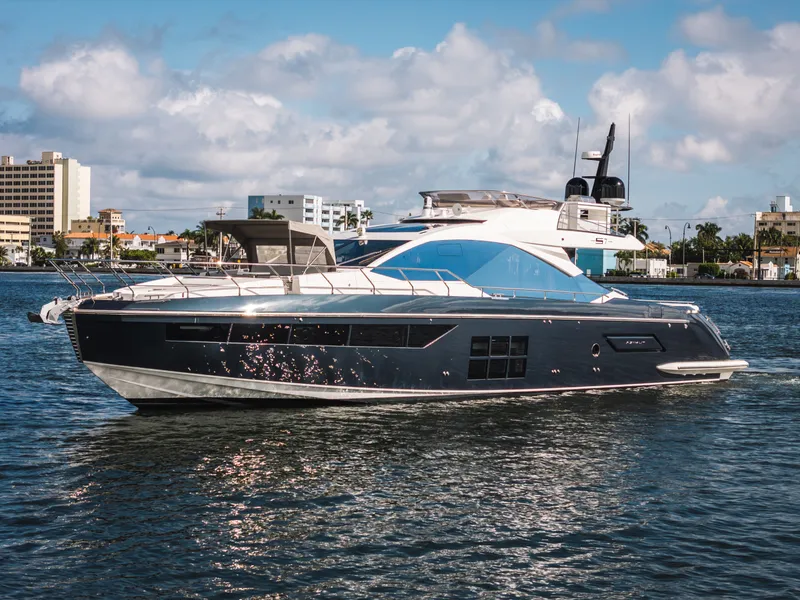 Slide: The Image of Azimut S7 2022 - 3