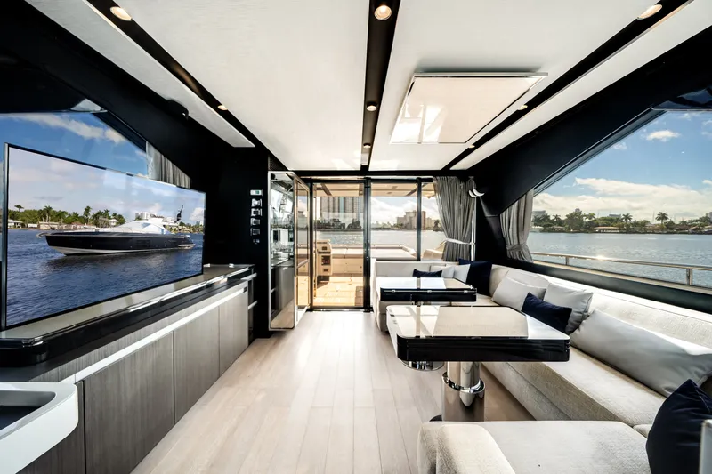 Slide: The Image of Azimut S7 2022 - 43