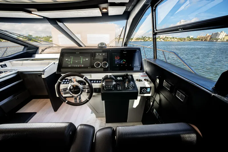 Slide: The Image of Azimut S7 2022 - 51
