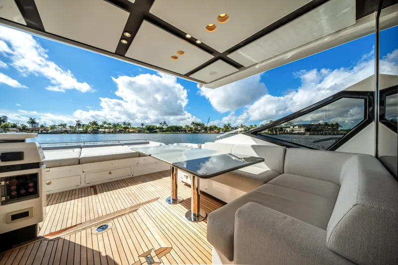 Slide: The Image of Azimut S7 2022 - 53