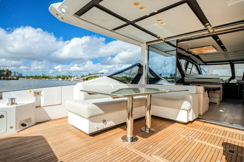 Slide: The Image of Azimut S7 2022 - 57