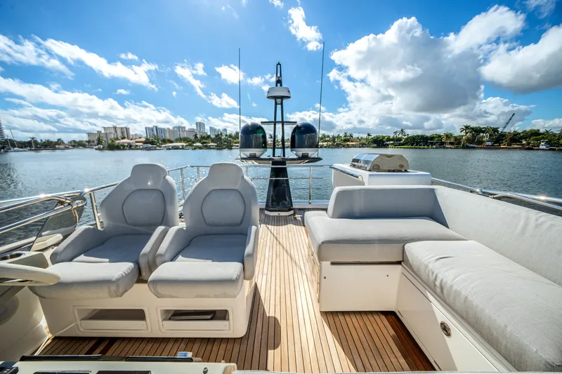 Slide: The Image of Azimut S7 2022 - 64