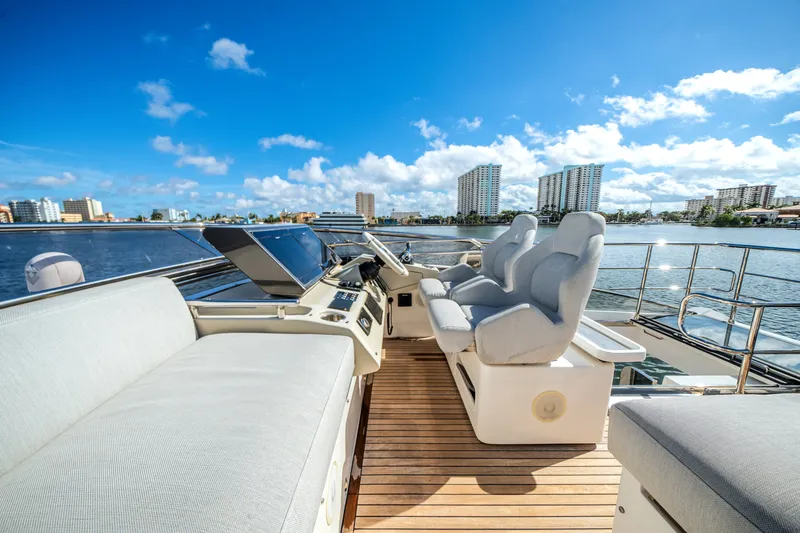 Slide: The Image of Azimut S7 2022 - 65
