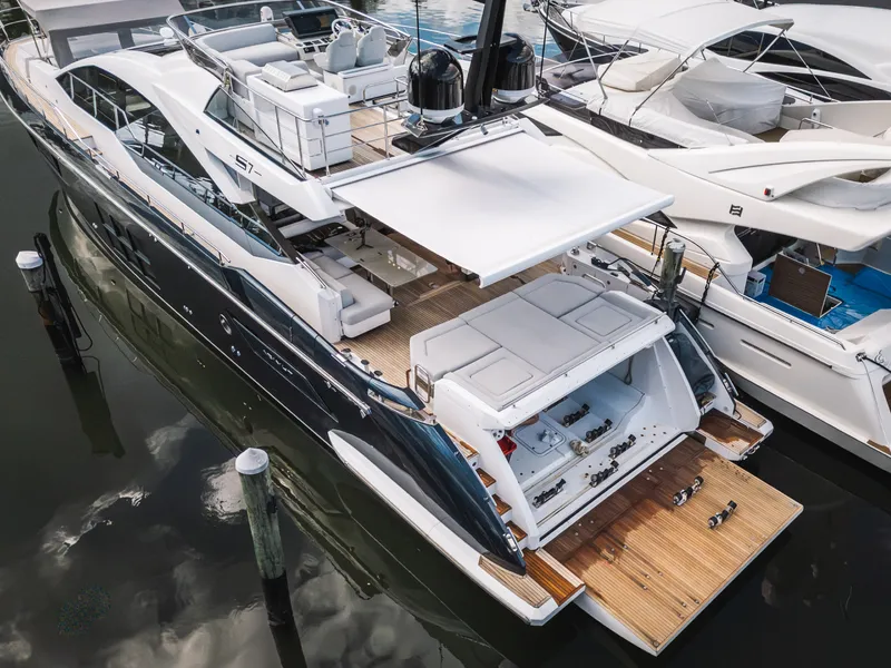 Slide: The Image of Azimut S7 2022 - 70
