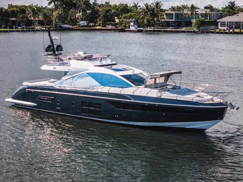Slide: The Image of Azimut S7 2022 - 8