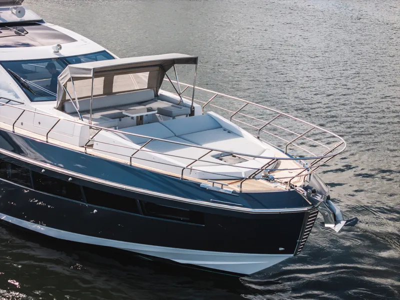 Slide: The Image of Azimut S7 2022 - 9