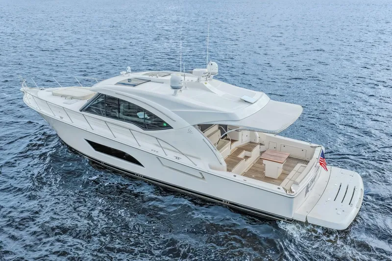 Slide: The Image of Riviera 565 SUV 2015 - 16
