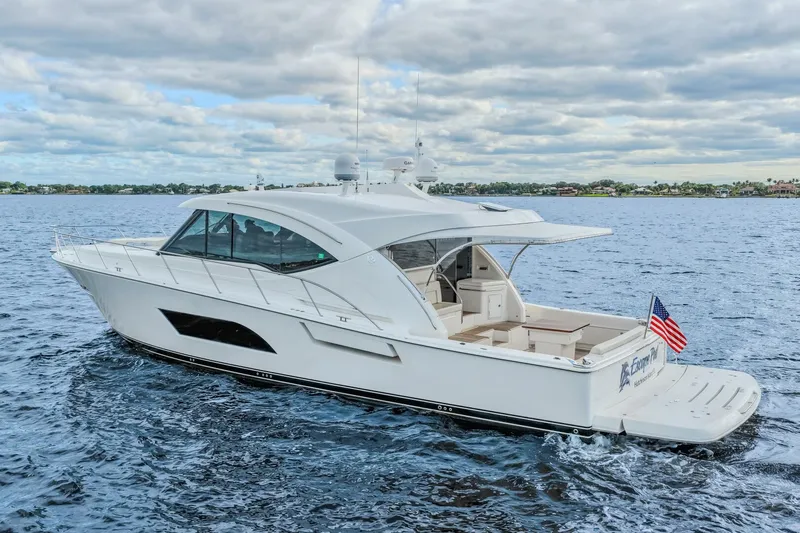 Slide: The Image of Riviera 565 SUV 2015 - 17
