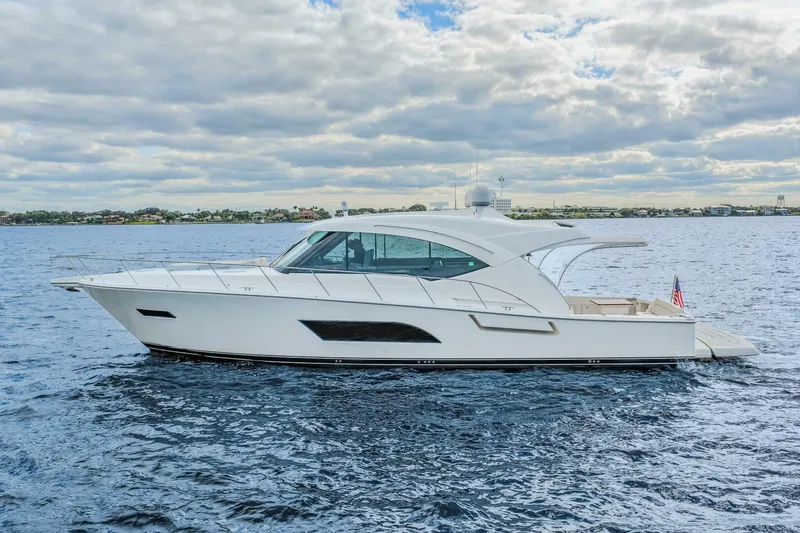 Slide: The Image of Riviera 565 SUV 2015 - 18
