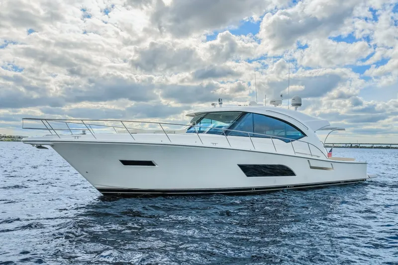 Slide: The Image of Riviera 565 SUV 2015 - 19