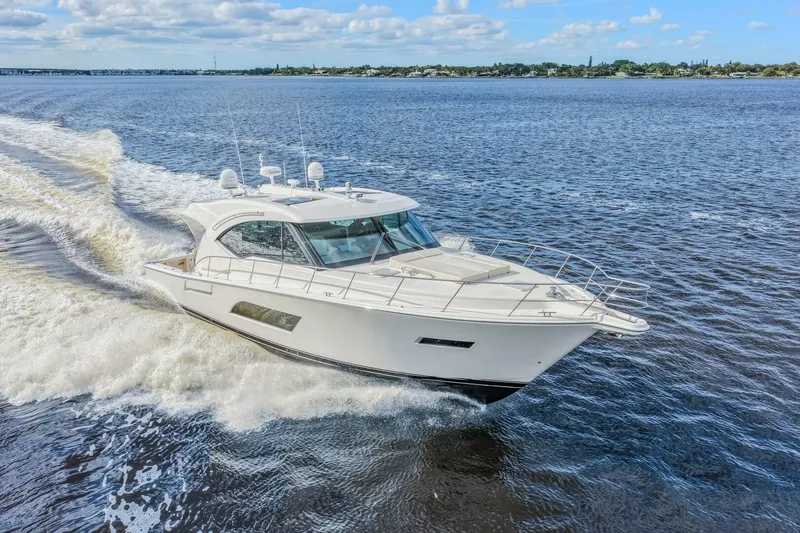 Slide: The Image of Riviera 565 SUV 2015 - 23