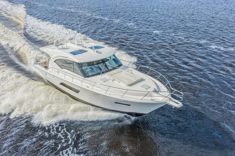 Slide: The Image of Riviera 565 SUV 2015 - 24