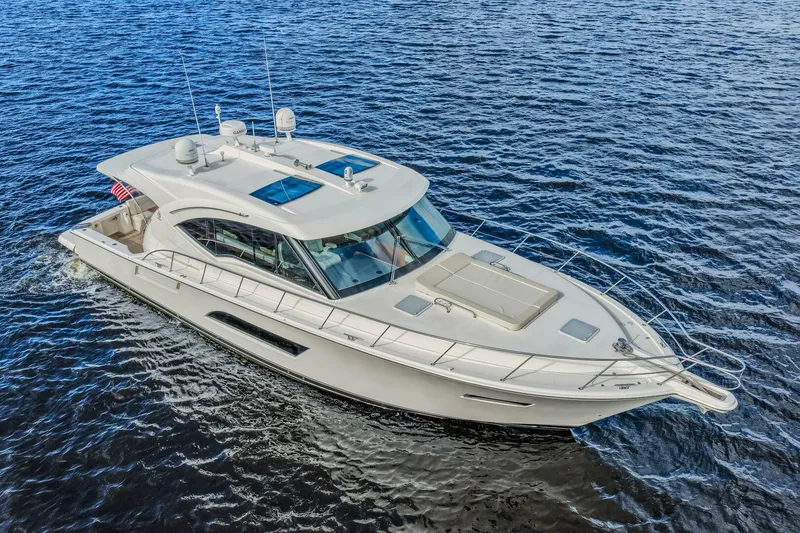 Slide: The Image of Riviera 565 SUV 2015 - 4