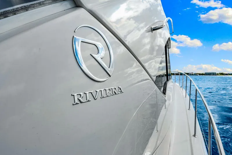 Slide: The Image of Riviera 565 SUV 2015 - 51