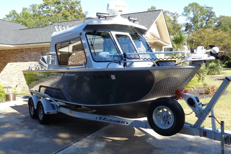 Slide: The Image of Hewes 210 Sea Runner ET HT 2022 - 2