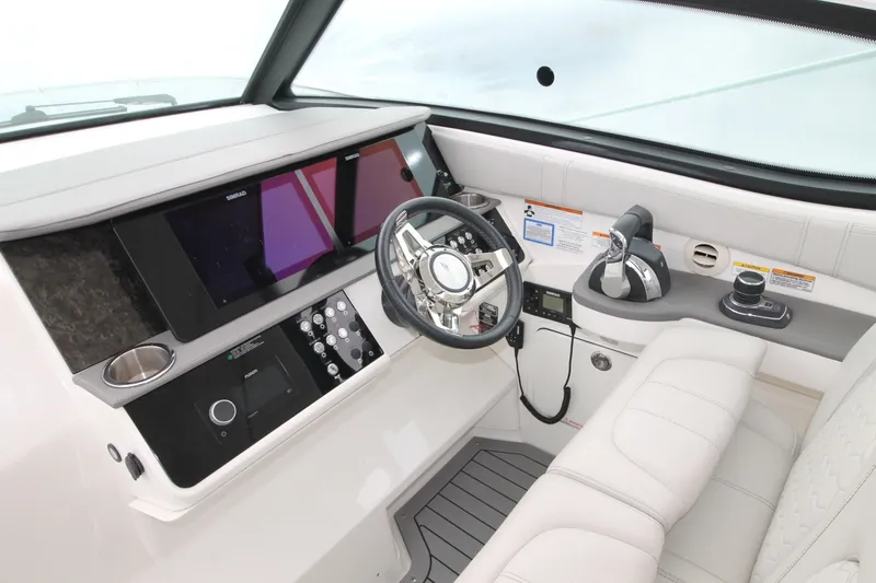 Slide: The Image of Sea Ray Sundancer 320 2020 - 12