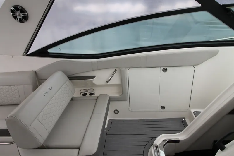 Slide: The Image of Sea Ray Sundancer 320 2020 - 14