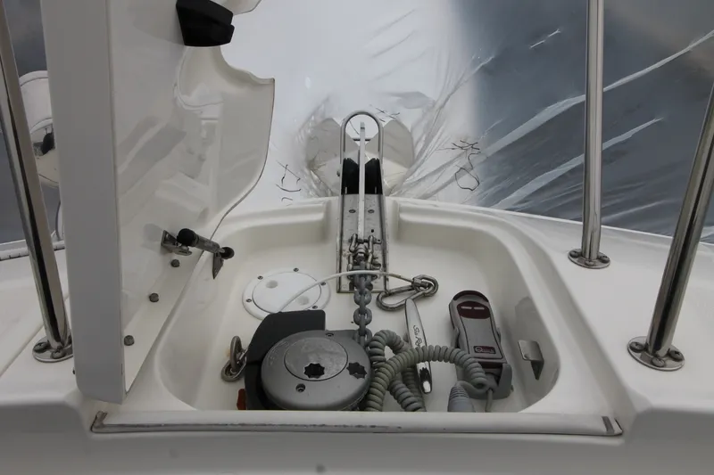 Slide: The Image of Sea Ray Sundancer 320 2020 - 17