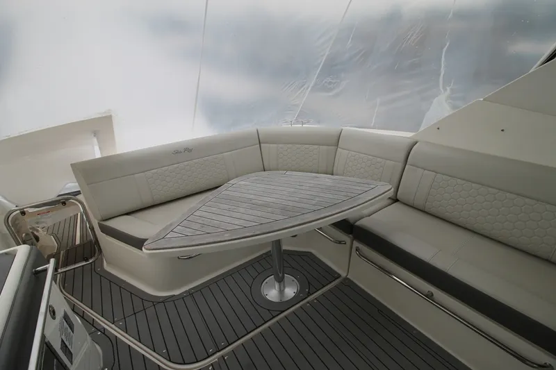 Slide: The Image of Sea Ray Sundancer 320 2020 - 6