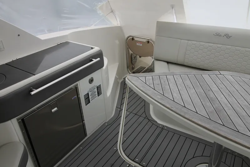 Slide: The Image of Sea Ray Sundancer 320 2020 - 7
