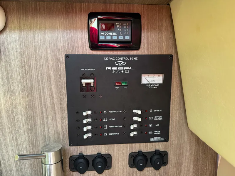 Slide: The Image of Regal 26 Express 2020 - 12