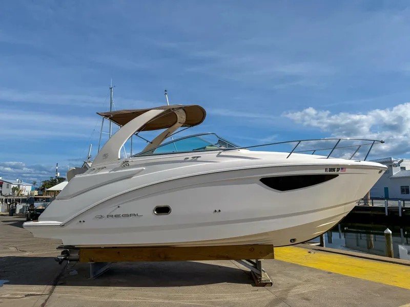 Slide: The Image of Regal 26 Express 2020 - 35