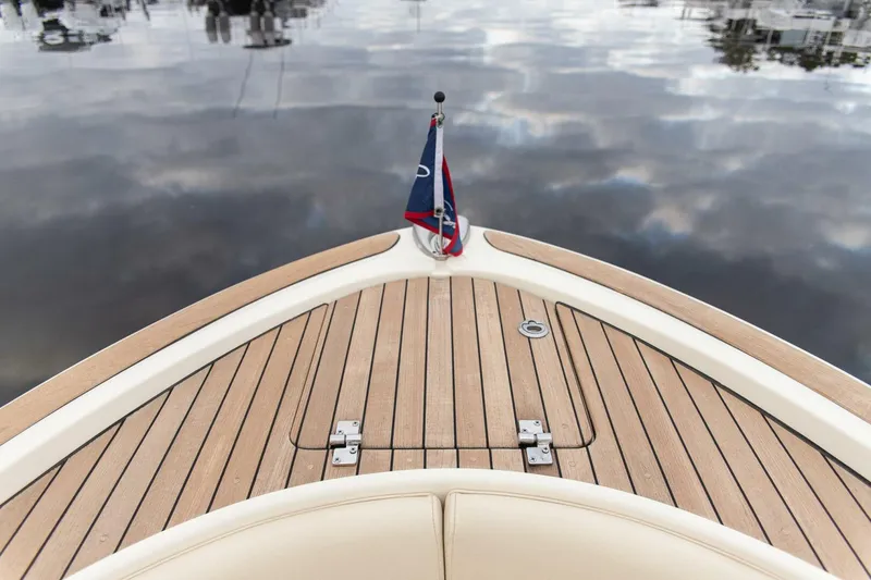 Slide: The Image of Chris-Craft 2016 - 10