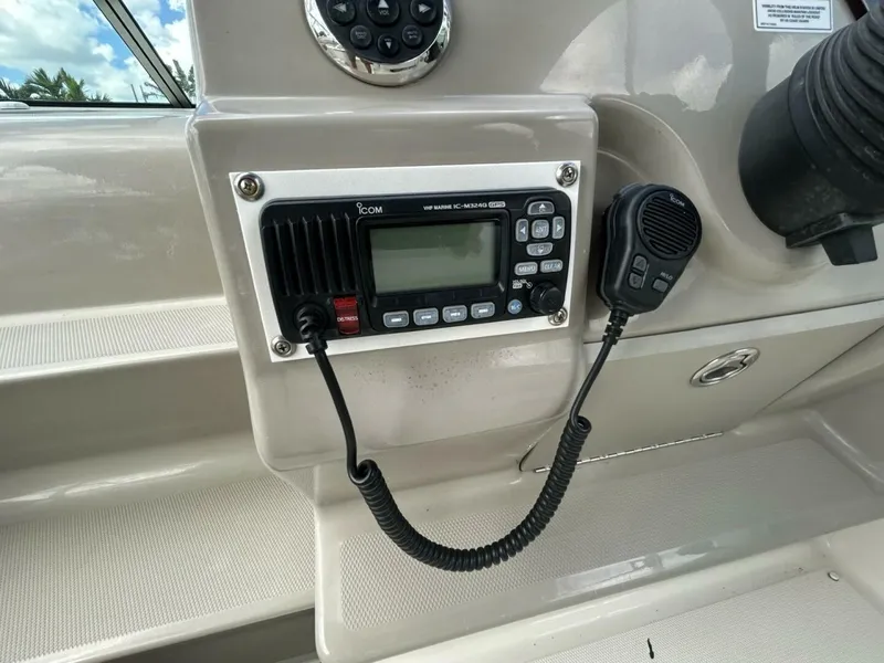 Slide: The Image of Sea Ray 240 Sundancer 2007 - 8
