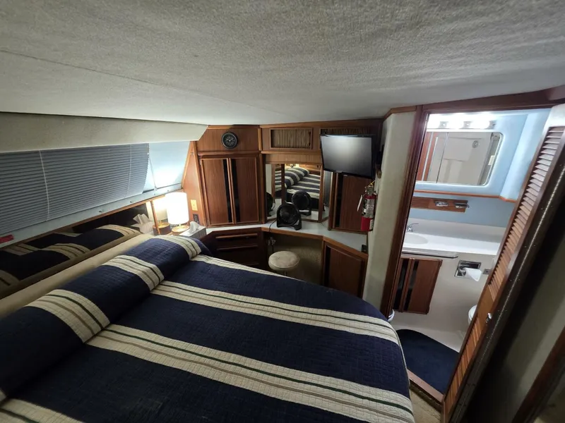 Slide: The Image of Sea Ray 415 1988 - 40