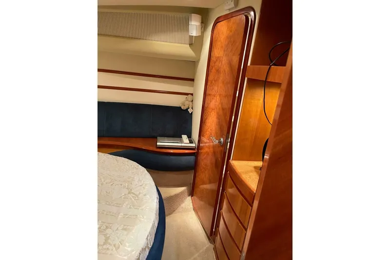 Slide: The Image of Azimut 46 Flybridge MY 2000 - 3