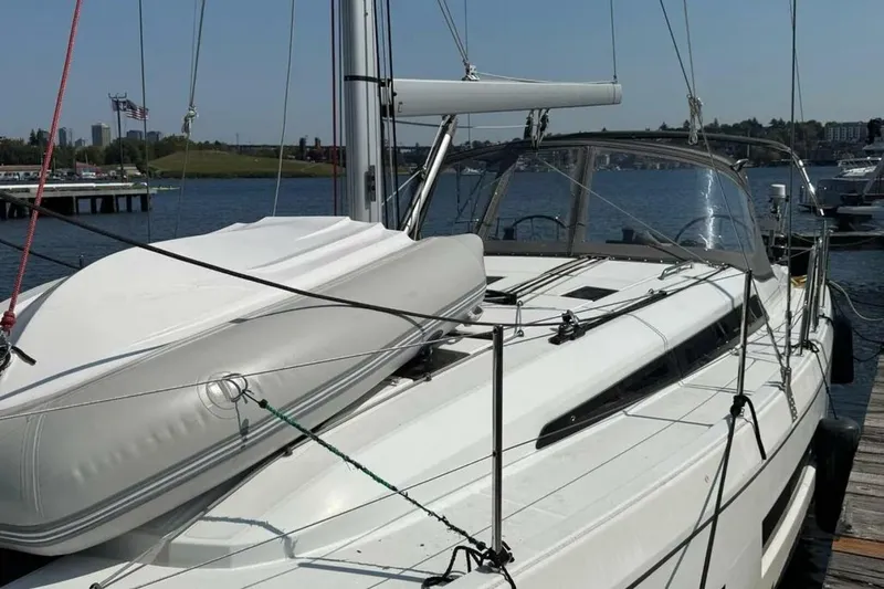 Slide: The Image of Beneteau Oceanis 40.1 2022 - 11