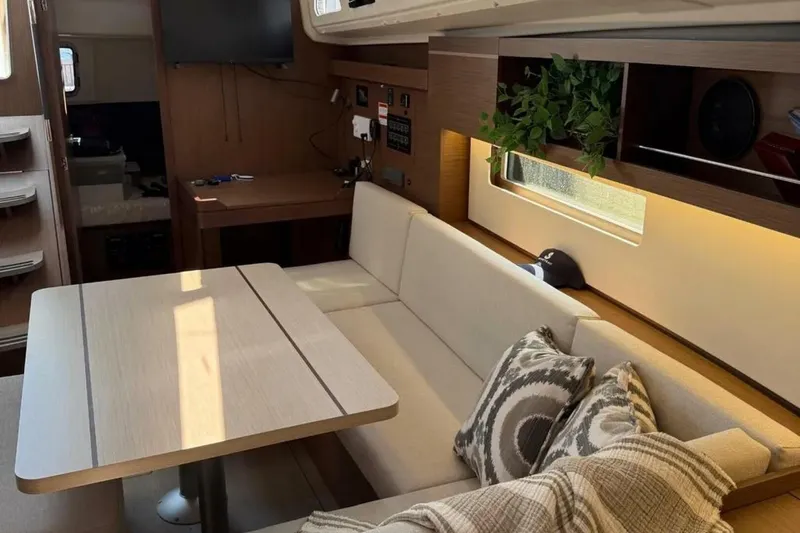 Slide: The Image of Beneteau Oceanis 40.1 2022 - 13