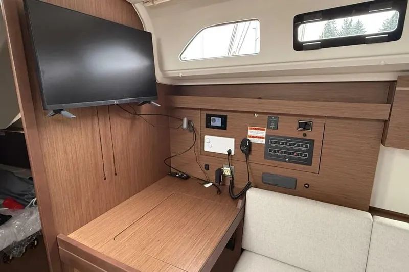 Slide: The Image of Beneteau Oceanis 40.1 2022 - 14