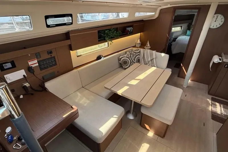Slide: The Image of Beneteau Oceanis 40.1 2022 - 16