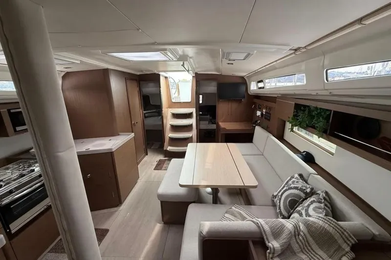 Slide: The Image of Beneteau Oceanis 40.1 2022 - 2