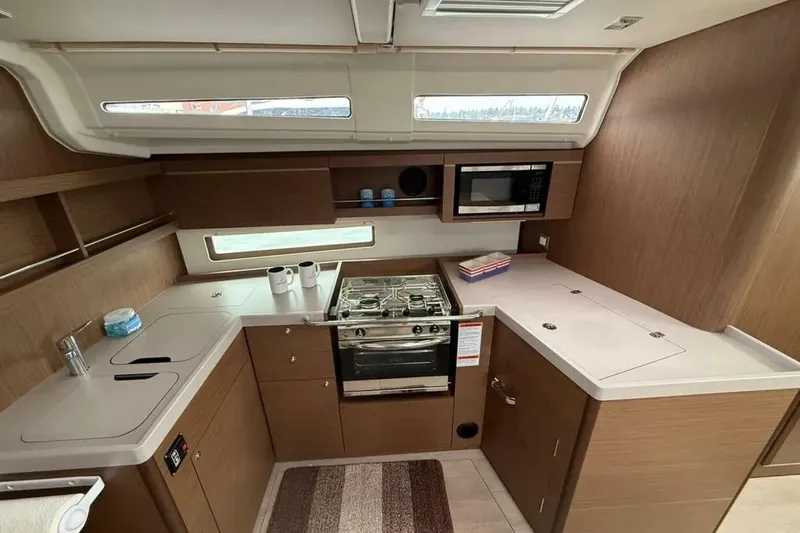 Slide: The Image of Beneteau Oceanis 40.1 2022 - 6