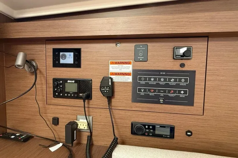 Slide: The Image of Beneteau Oceanis 40.1 2022 - 7