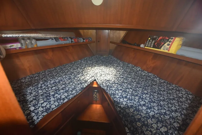 Slide: The Image of Albin 43 Double Cabin 1985 - 12